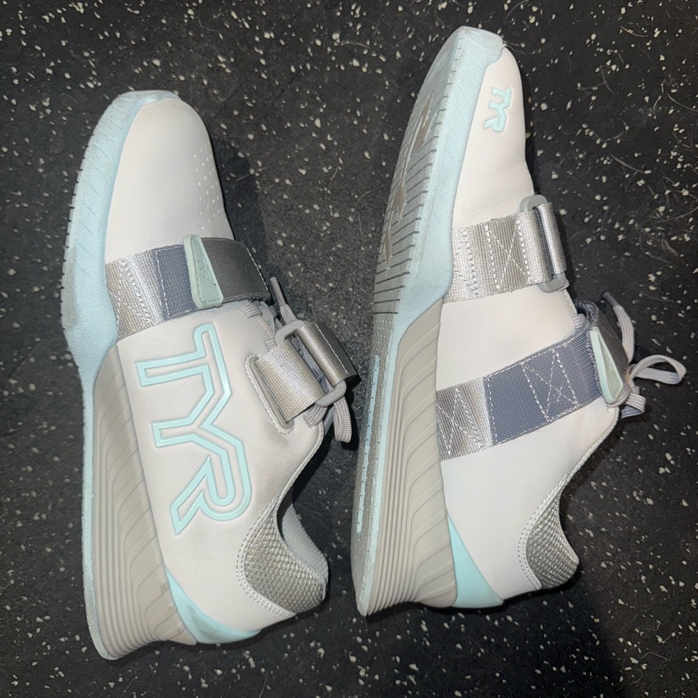 TYR Women's L-1 Lifter Size 7